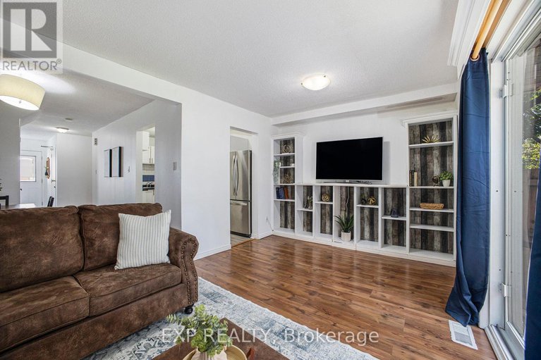 28744467/68-30-baneberry-crescent/glencairnhazeldean/ottawa/ontario/K2L2Y4_5