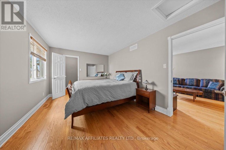 28623558/1694-toulouse-crescent/orleanssunridge/ottawa/ontario/K1C6K3_19