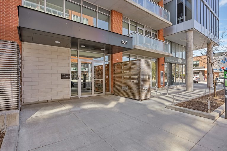 X12130540/706-360-mcleod-street/ottawa-centre/ottawa/ontario/K2P1A9_4