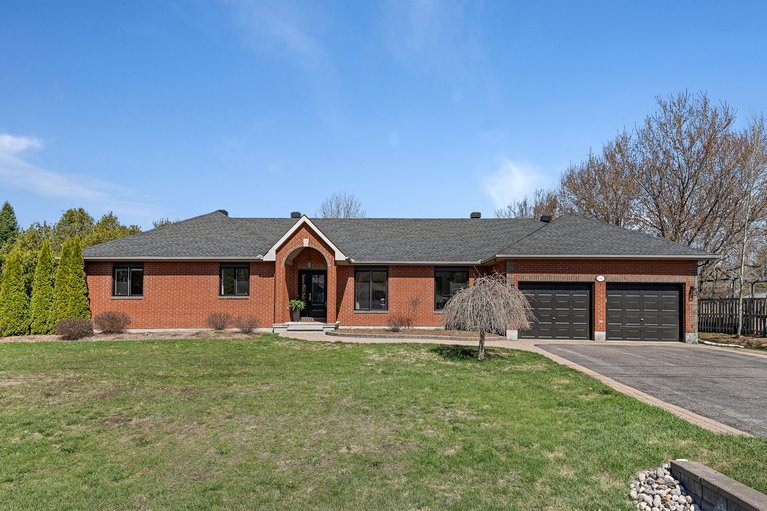 X13073600/6567-courtland-grove-crescent/greely/ottawa/ontario/K4P1G5_1