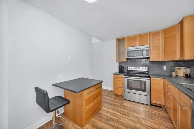 X12181933/217-equestrian-drive/kanata-bridlewood/ottawa/ontario/K2M1A5_13