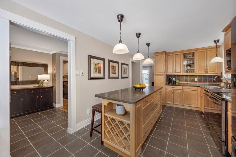 X12802098/277-park-grove-drive/queenswood-heights-south/ottawa/ontario/K1E2S9_10