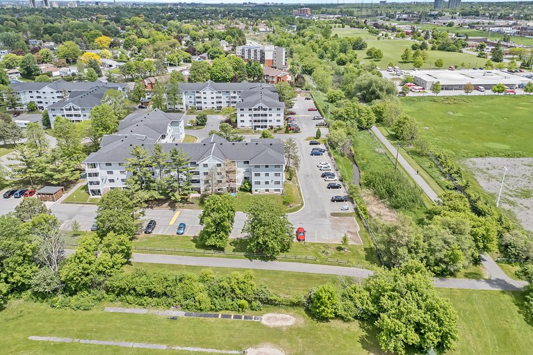 X12263589/417-214-viewmount-drive/city-viewskylinefisher-heightsparkwood-hills/ottawa/ontario/K2E7X2_54