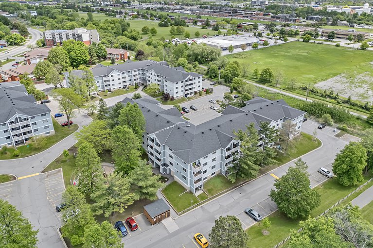 X12263589/417-214-viewmount-drive/city-viewskylinefisher-heightsparkwood-hills/ottawa/ontario/K2E7X2_58