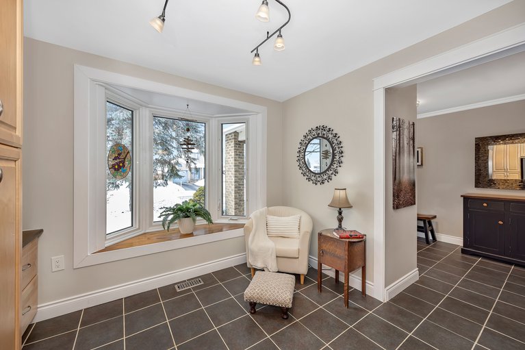 X12802098/277-park-grove-drive/queenswood-heights-south/ottawa/ontario/K1E2S9_6