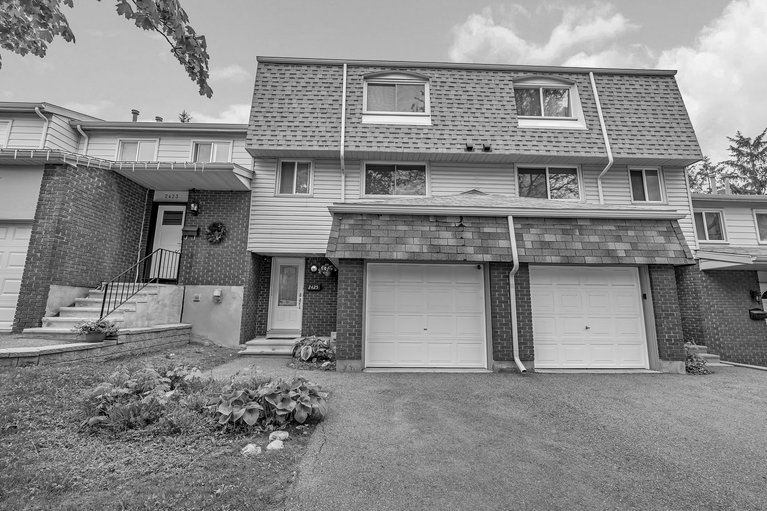 2425 Southvale Crescent