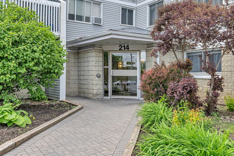 X12190101/417-214-viewmount-drive/borden-farmstewart-farmcarleton-heightsparkwood-hills/ottawa/ontario/K2E7X2_1