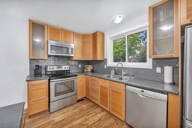 X12181933/217-equestrian-drive/kanata-bridlewood/ottawa/ontario/K2M1A5_14