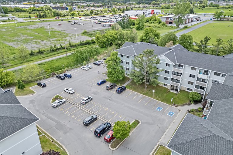 X12263589/417-214-viewmount-drive/city-viewskylinefisher-heightsparkwood-hills/ottawa/ontario/K2E7X2_57