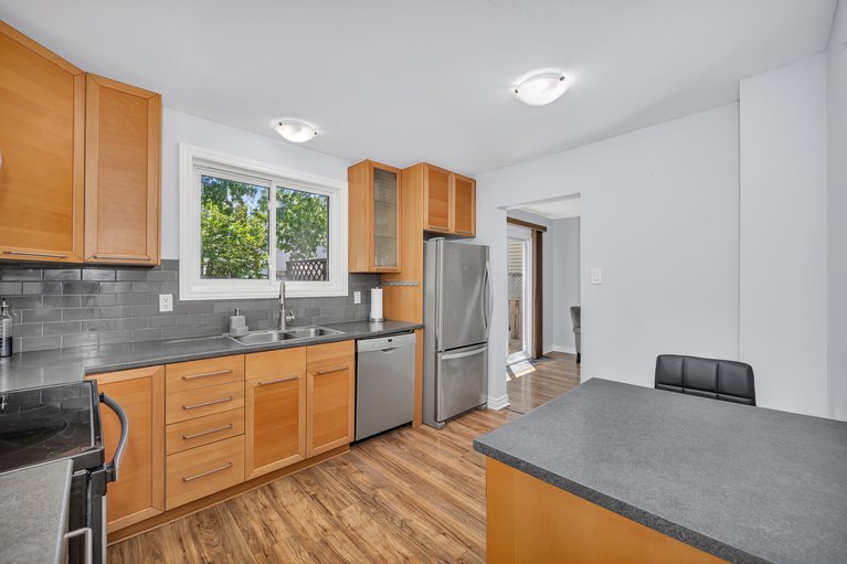 X12181933/217-equestrian-drive/kanata-bridlewood/ottawa/ontario/K2M1A5_15