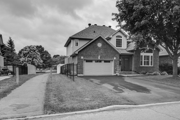 756 Rolling River Crescent