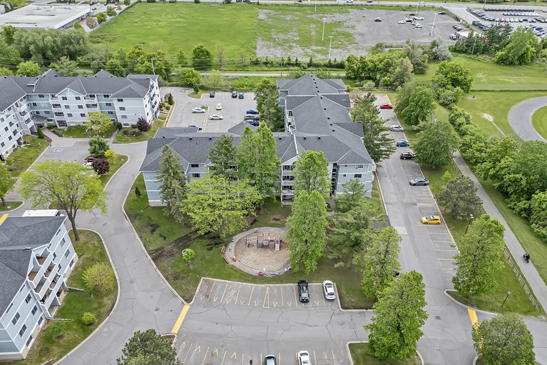 X12190101/417-214-viewmount-drive/borden-farmstewart-farmcarleton-heightsparkwood-hills/ottawa/ontario/K2E7X2_24