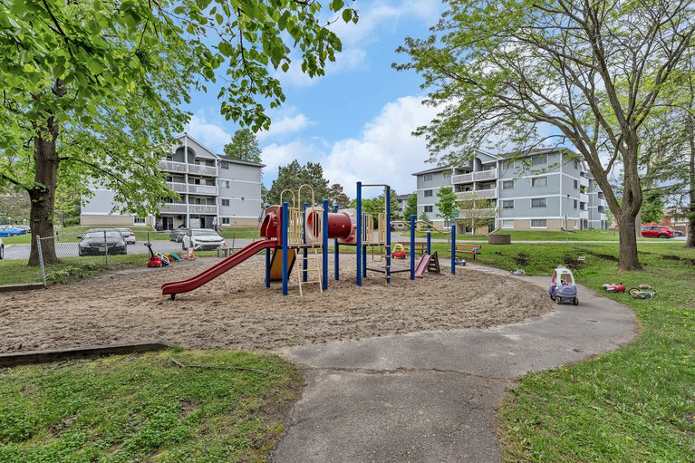 X12190101/417-214-viewmount-drive/borden-farmstewart-farmcarleton-heightsparkwood-hills/ottawa/ontario/K2E7X2_22