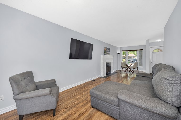 X12181933/217-equestrian-drive/kanata-bridlewood/ottawa/ontario/K2M1A5_11