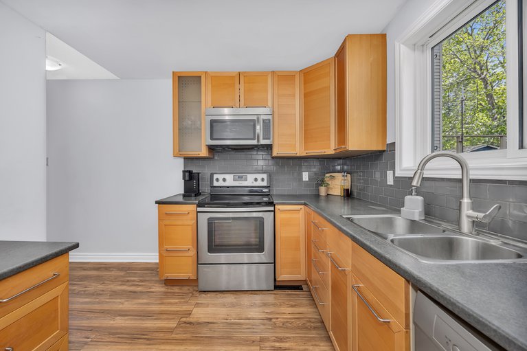 X12181933/217-equestrian-drive/kanata-bridlewood/ottawa/ontario/K2M1A5_17
