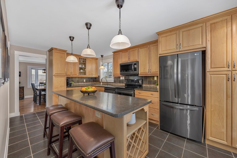 X12802098/277-park-grove-drive/queenswood-heights-south/ottawa/ontario/K1E2S9_11