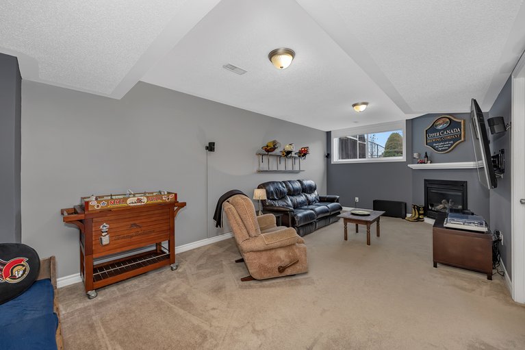 X13006092/217-hunterbrook-street/kanata-morgans-grantsouth-march/ottawa/ontario/K2K0E6_35