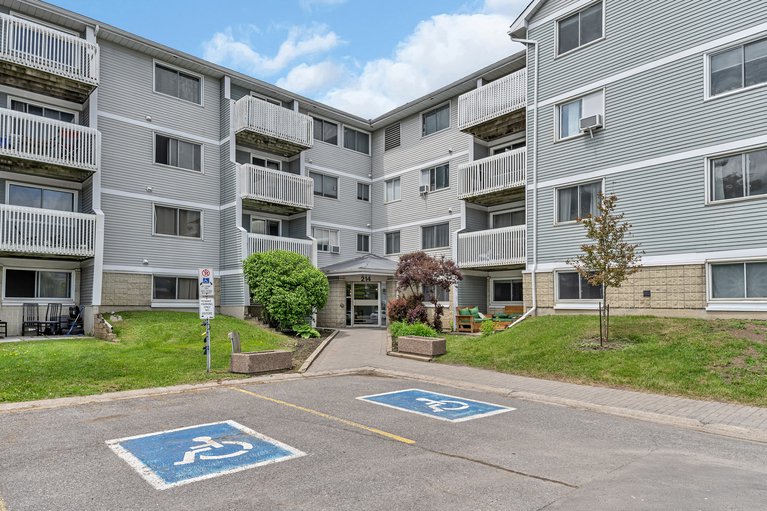 X12263589/417-214-viewmount-drive/city-viewskylinefisher-heightsparkwood-hills/ottawa/ontario/K2E7X2_1