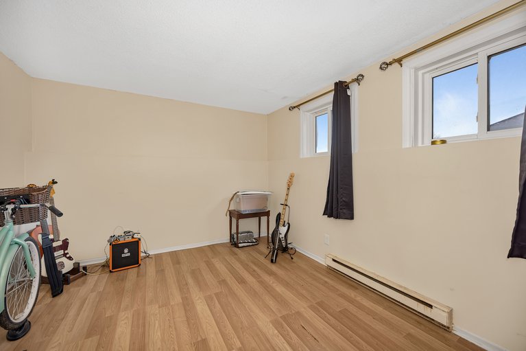 X12876316/23a-woodvale-green-none/craig-henrywoodvale/ottawa/ontario/K2G4H3_25