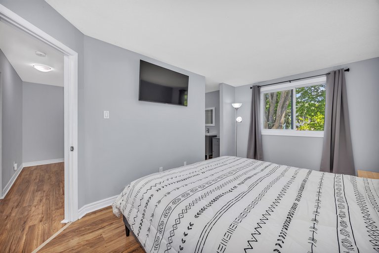 X12181933/217-equestrian-drive/kanata-bridlewood/ottawa/ontario/K2M1A5_23