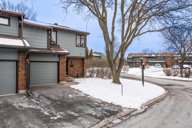 X12582568/8-chisholm-court/kanata-beaverbrook/ottawa/ontario/K2K1E2_2