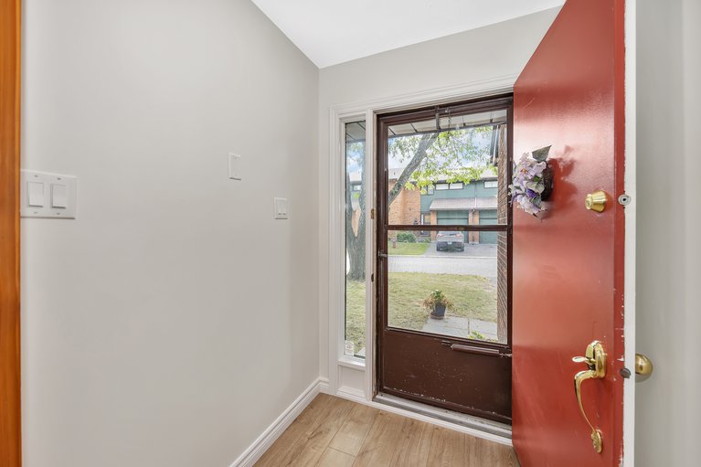X12381127/8-chisholm-court/kanata-beaverbrook/ottawa/ontario/K2K1E2_5
