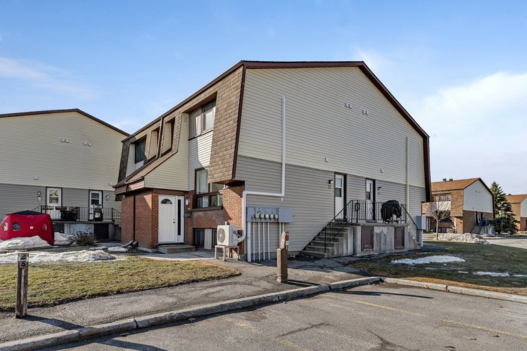 X12876316/23a-woodvale-green-none/craig-henrywoodvale/ottawa/ontario/K2G4H3_2