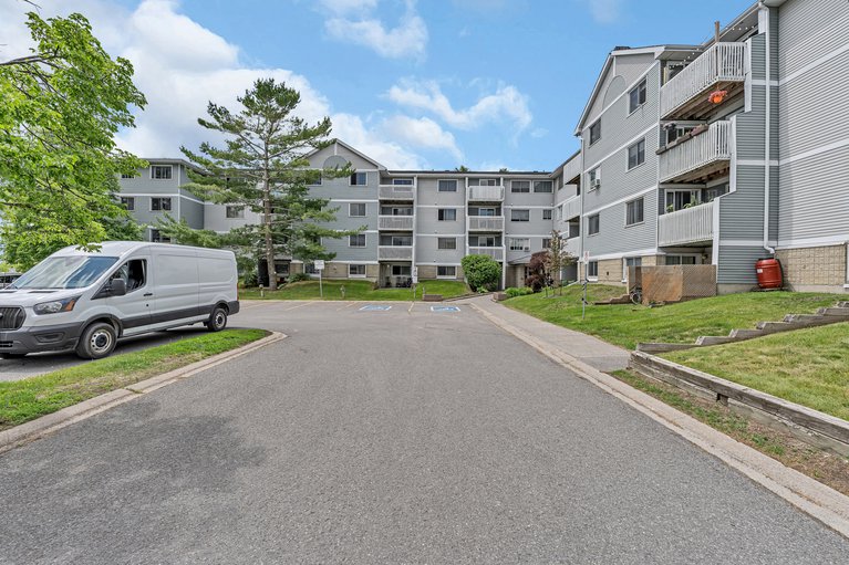 X12263589/417-214-viewmount-drive/city-viewskylinefisher-heightsparkwood-hills/ottawa/ontario/K2E7X2_2