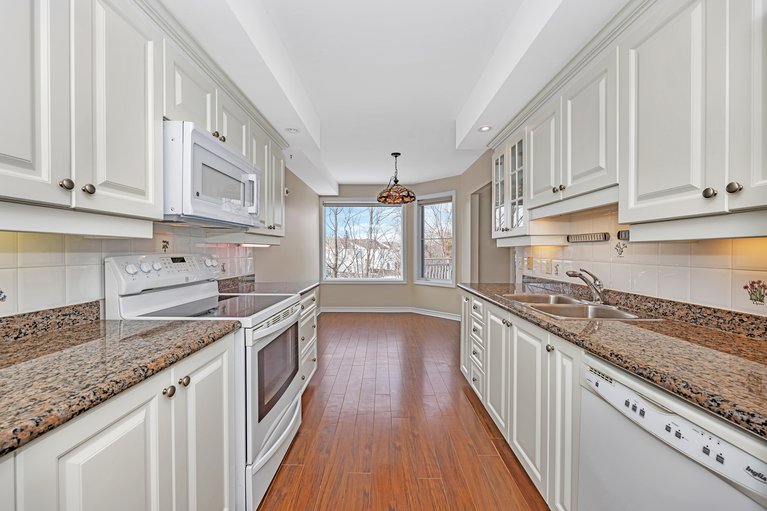 X12001672/1b-111-robson-court/kanata-kanata-lakesheritage-hills/ottawa/ontario/K2K2W1_12