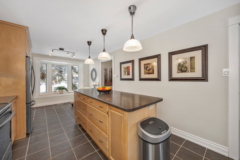 X12802098/277-park-grove-drive/queenswood-heights-south/ottawa/ontario/K1E2S9_8