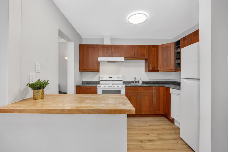 X12114984/82-baneberry-crescent/kanata-glencairnhazeldean/ottawa/ontario/K2L2Y4_12