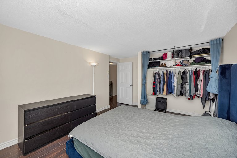 X12876316/23a-woodvale-green-none/craig-henrywoodvale/ottawa/ontario/K2G4H3_20