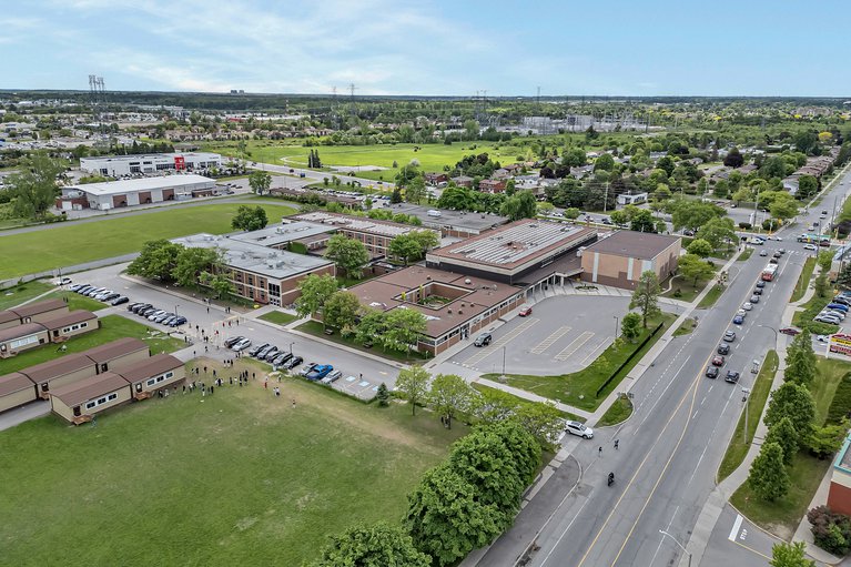 X12263589/417-214-viewmount-drive/city-viewskylinefisher-heightsparkwood-hills/ottawa/ontario/K2E7X2_61