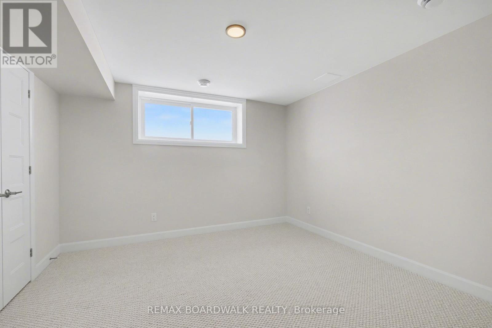 1213 Montblanc Crescent