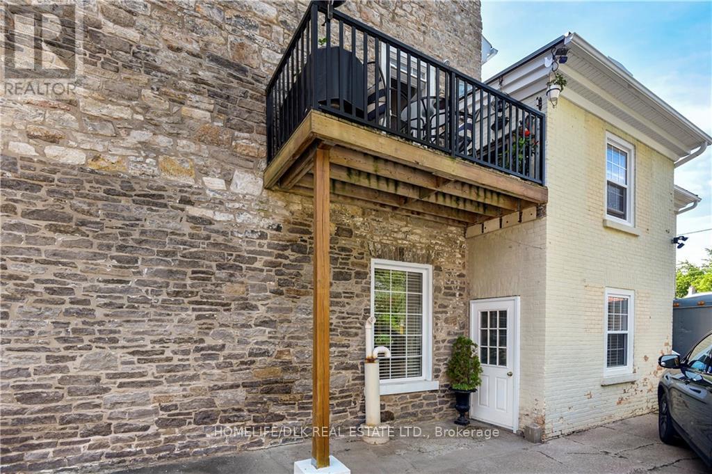 32 Apple Street