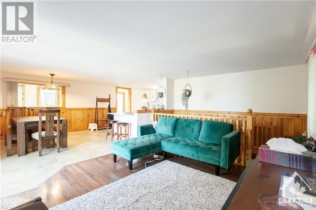 64 Rossel Trail