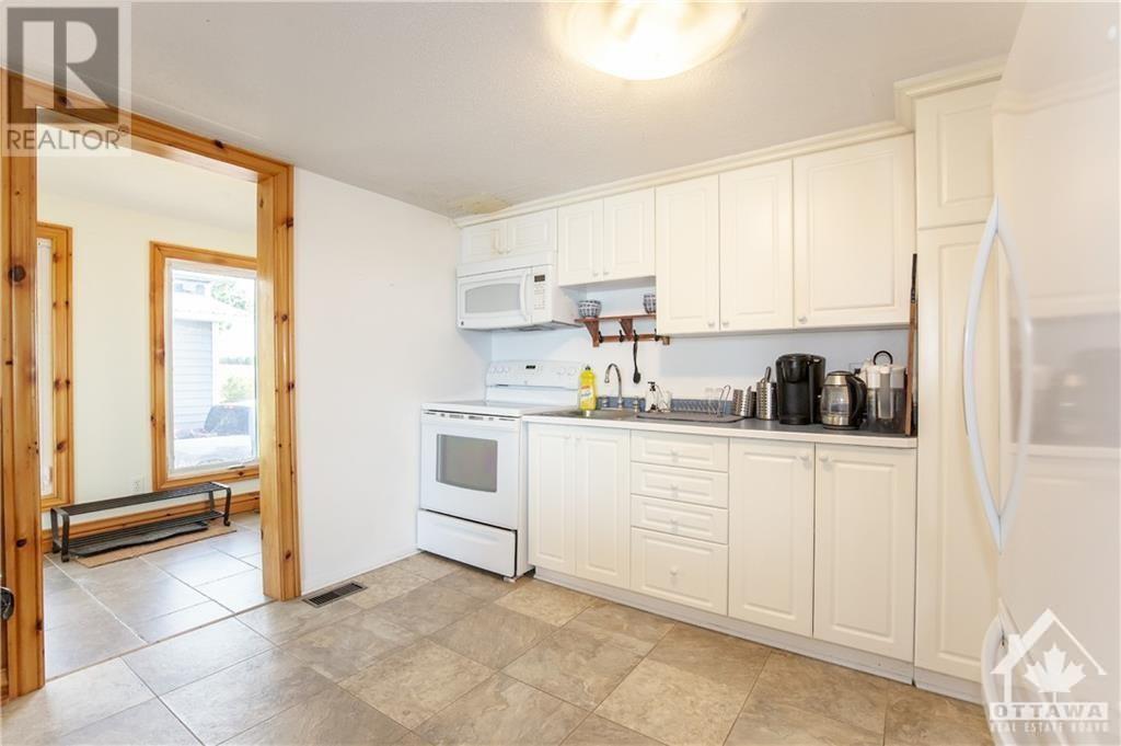 64 Rossel Trail