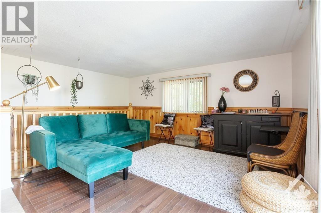 64 Rossel Trail