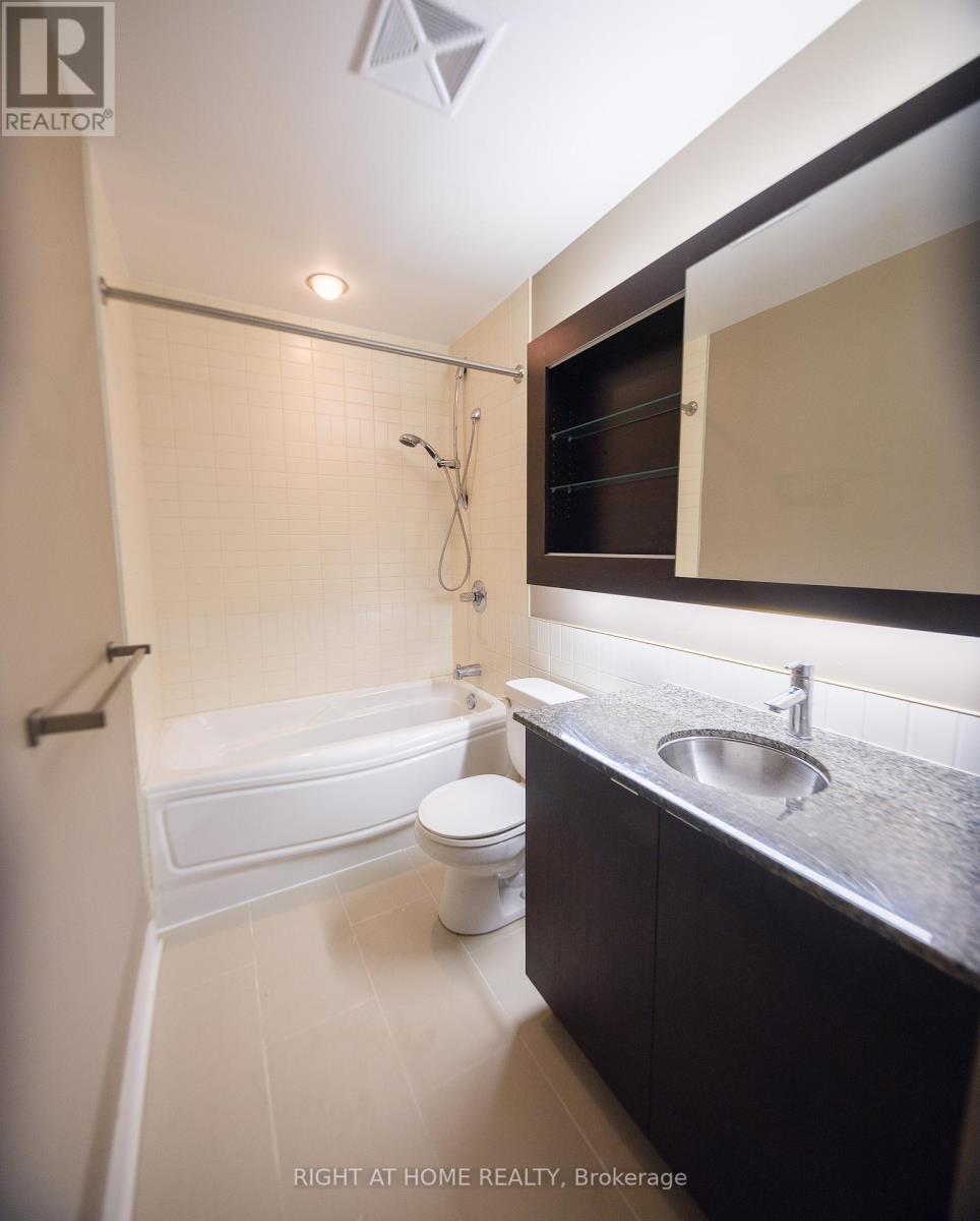 615 - 324 Laurier Avenue W