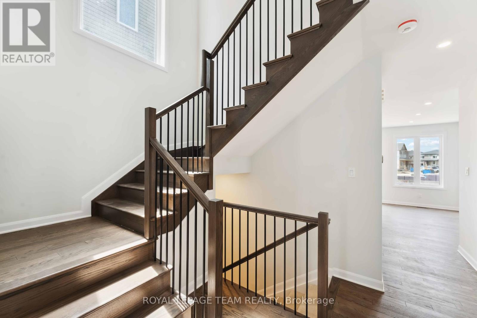 5045 Abbott Street E