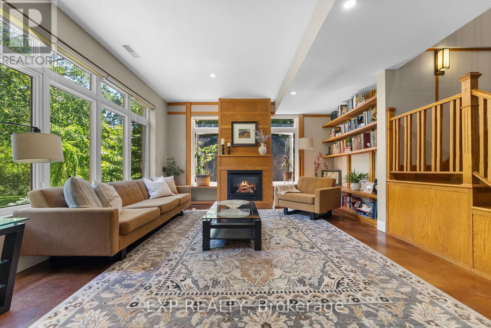 5759 Queenscourt Crescent