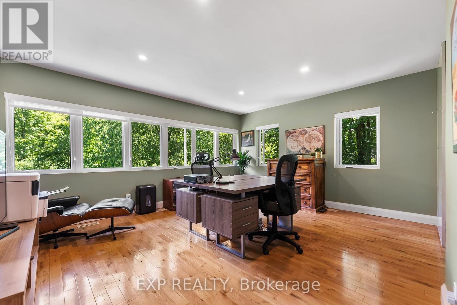 5759 Queenscourt Crescent