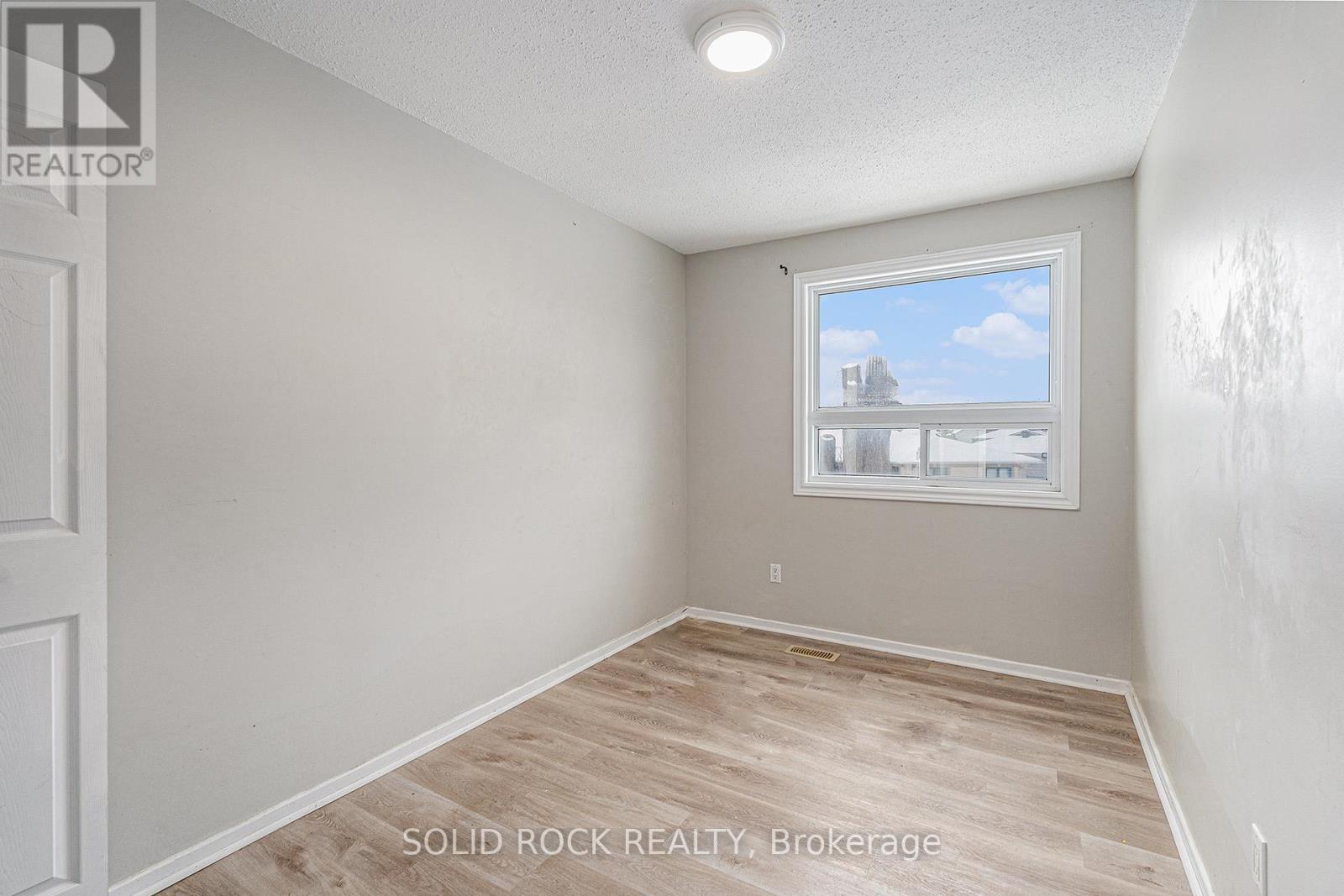 1432 Leigh Crescent