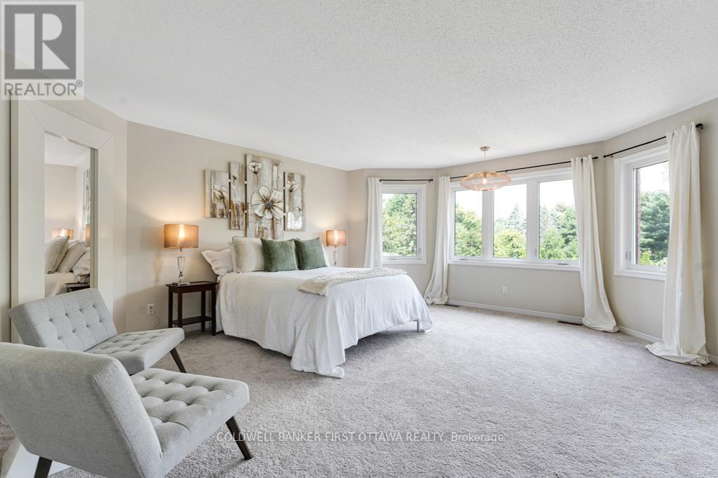 5525 Pettapiece Crescent