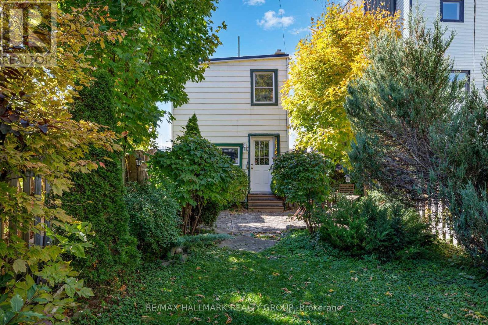 477 Booth Street