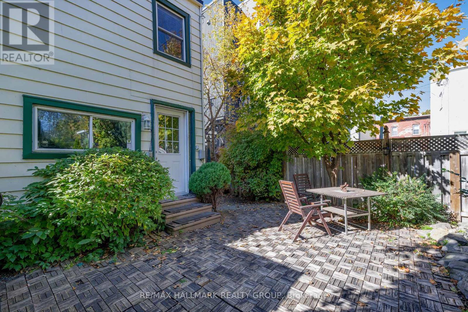 477 Booth Street