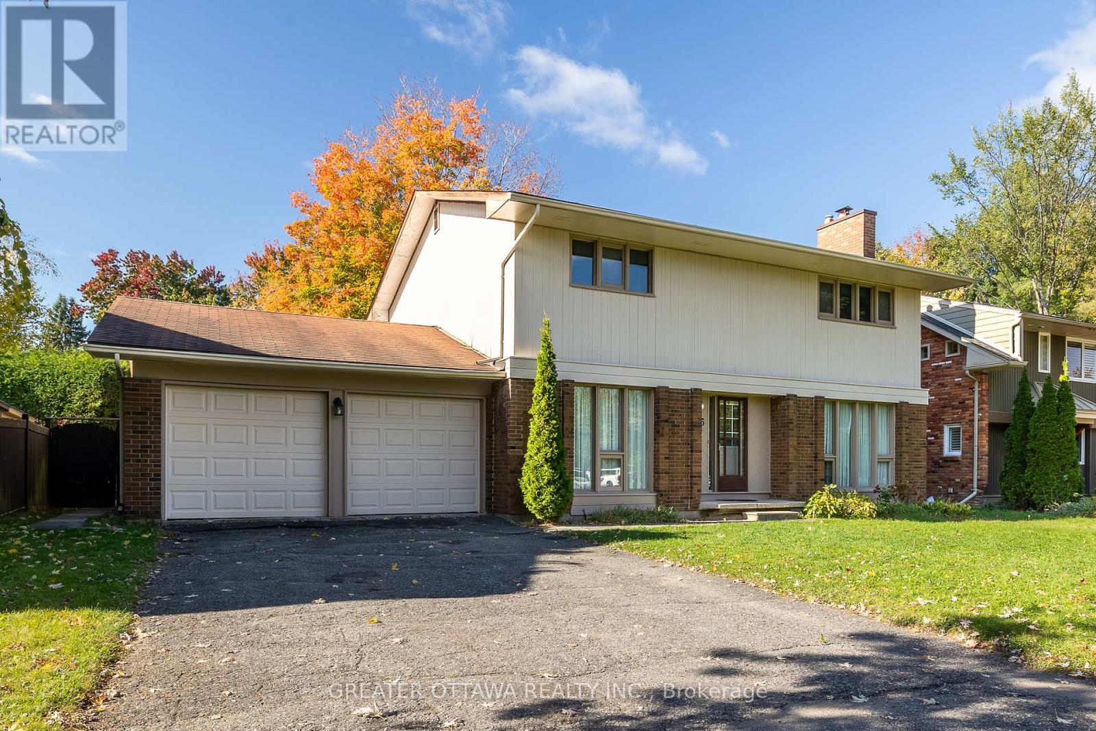 15 Rutherford Crescent S