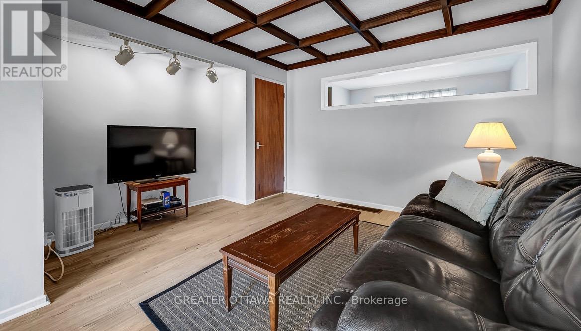 15 Rutherford Crescent S