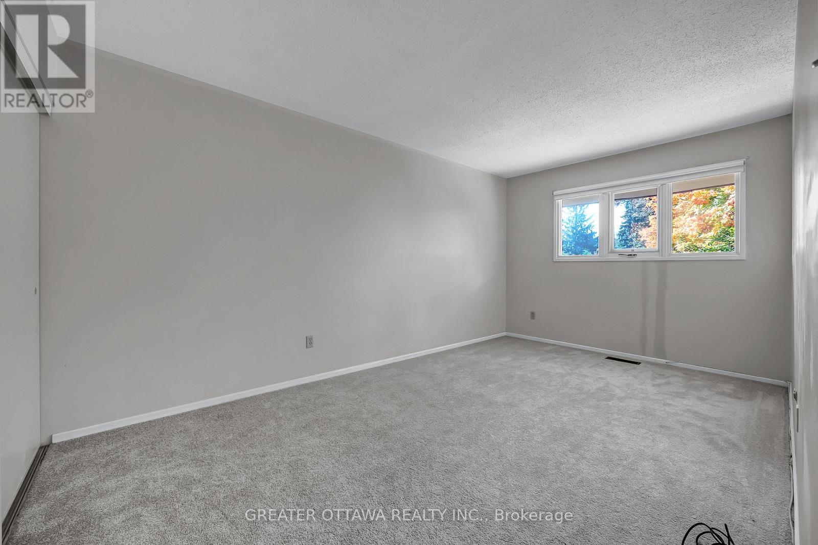 15 Rutherford Crescent S