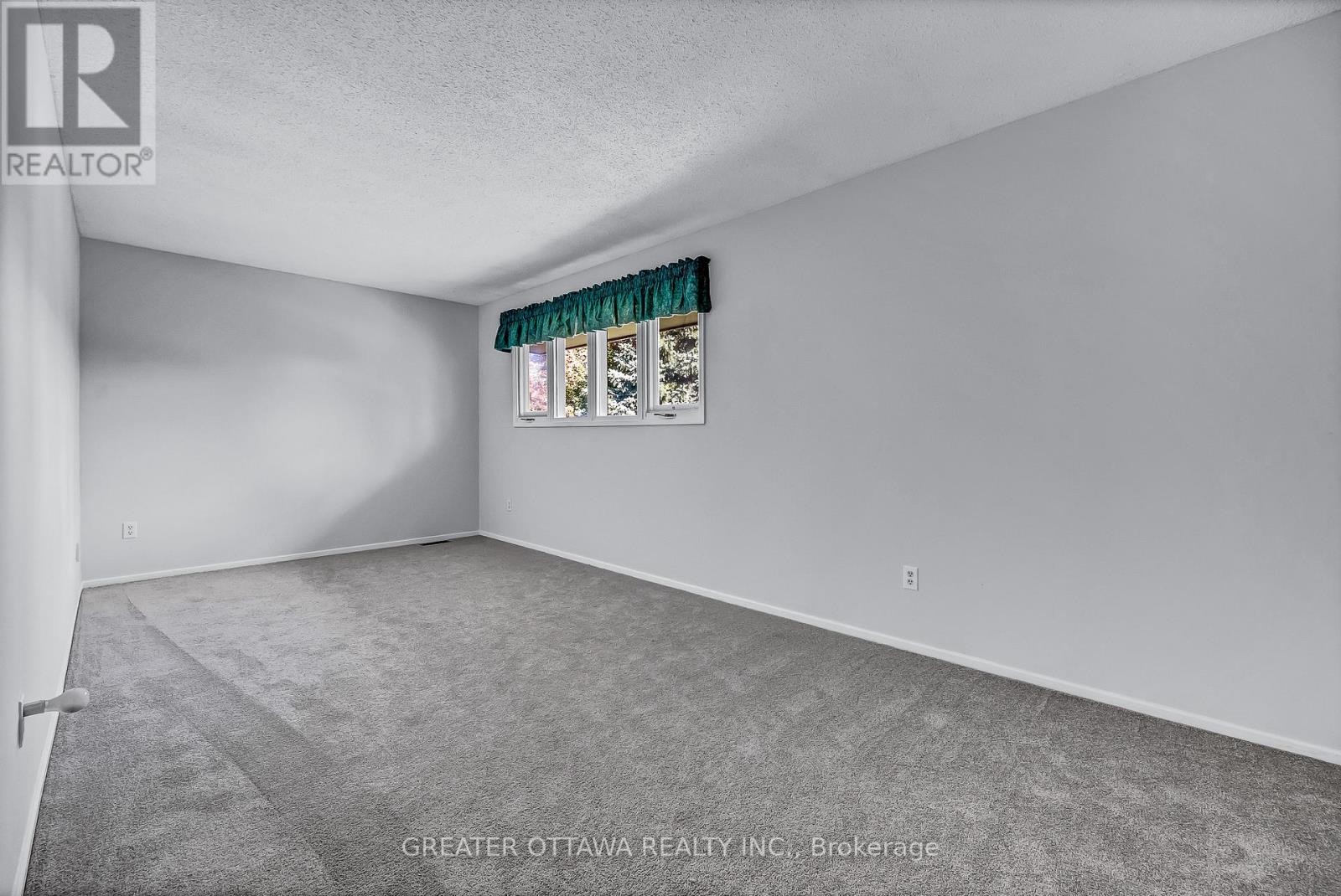 15 Rutherford Crescent S